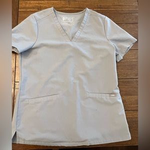 - Small women’s figs scrub top 3 pocket cement
